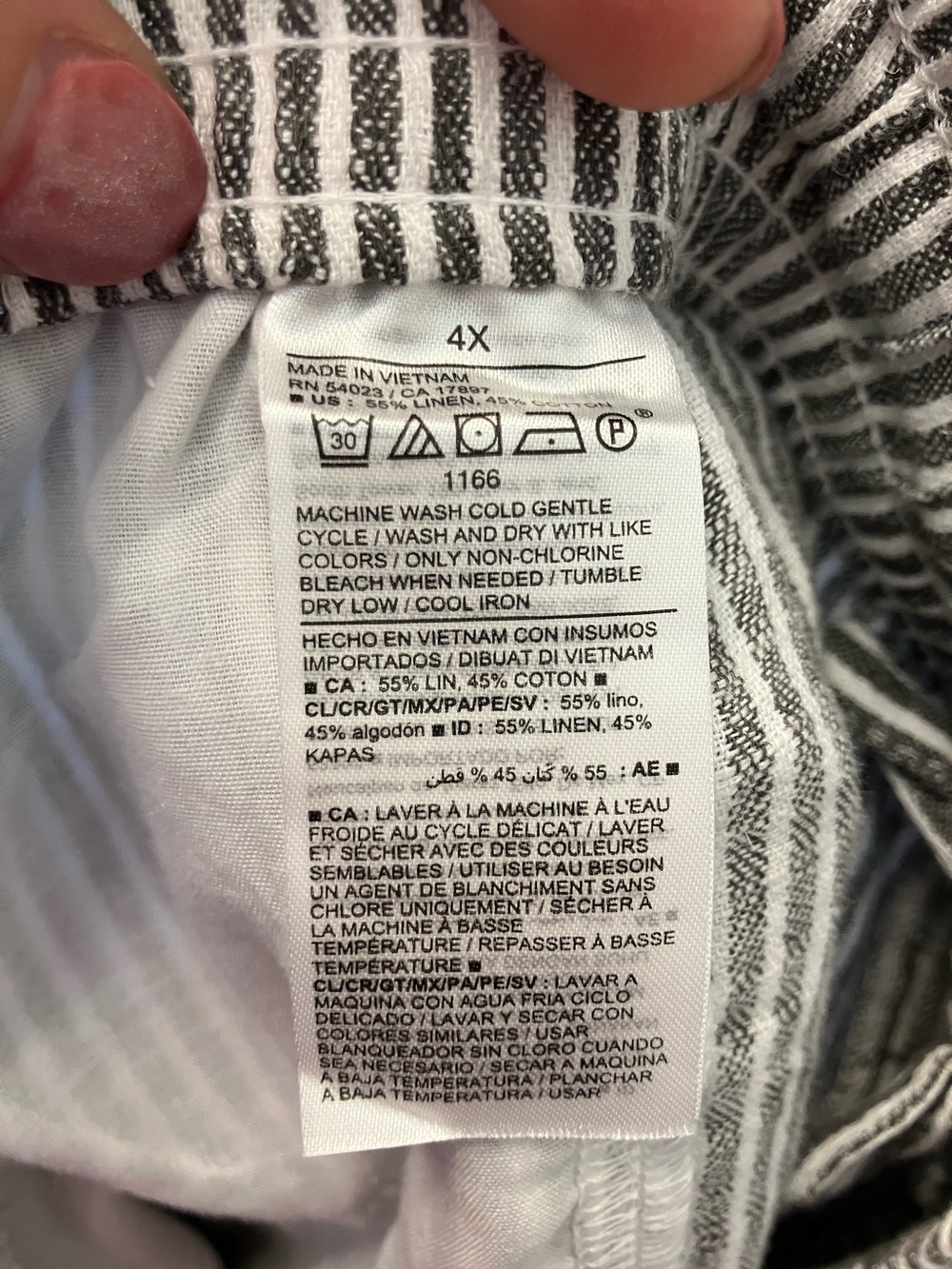 Old Navy Grey and White Striped Women’s Shorts - Picture 7 of 7